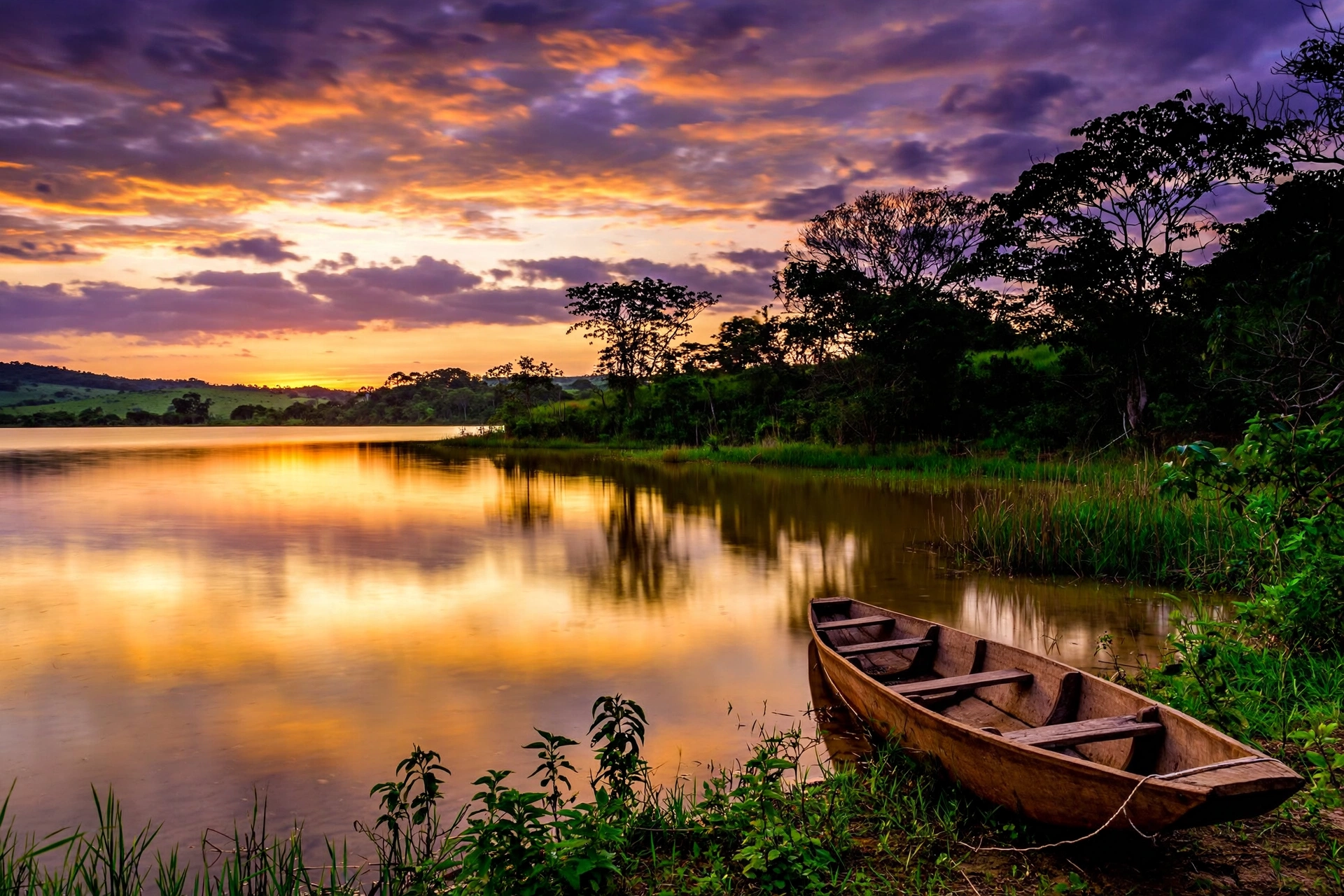 Lago Ypacaraí al atardecer - Paraguay
